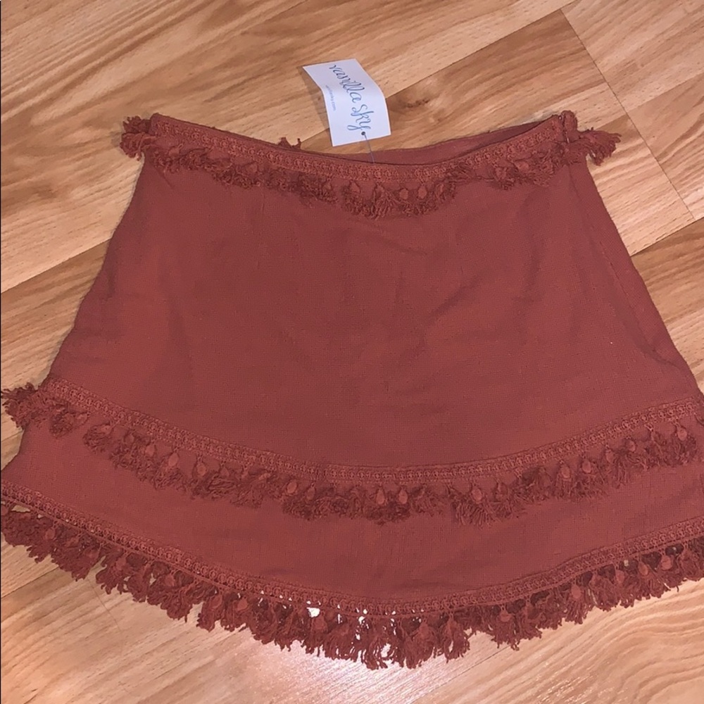 skirt with tassels